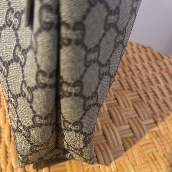 Gucci Vintage Makeup Bag Certified Authentic With Entrupy Certificate - Picture 8 of 9